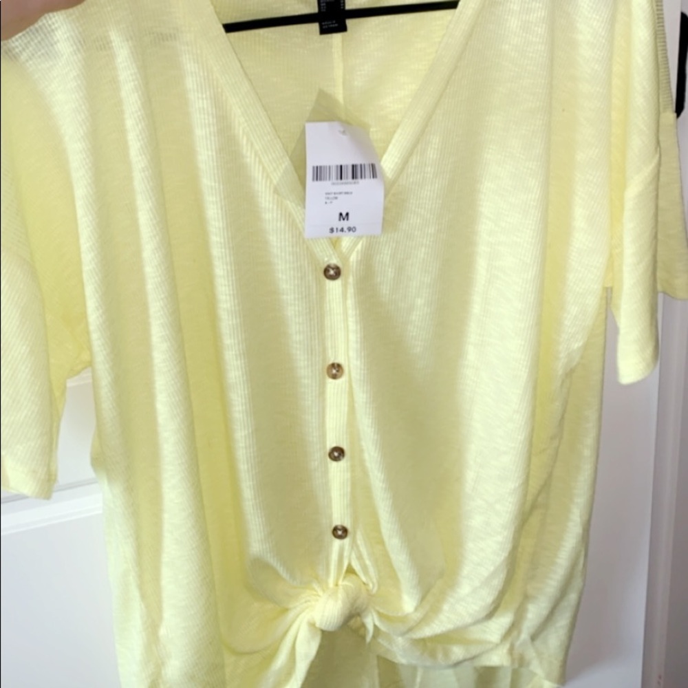 Trendy yellow blouse